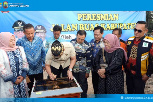 Resmikan Jalan di Tanjungsari dan Tanjung Bintang, Radityo Egi Pratama Tegaskan Infrastruktur Jadi Motor Ekonomi Warga