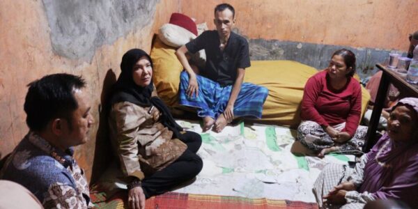 Banjir Rajabasa Bandar Lampung Tewaskan Anak 10 Tahun, Eva Dwiana Beri Santunan untuk Keluarga Korban