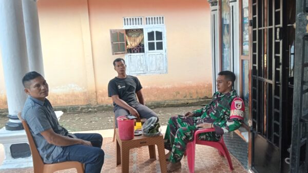 Babinsa Koramil 420-08/Tabir Serda Aris Andyanto Laksanakan Komsos Bersama Masyarakat di Desa Sungai Bulian Kecamatan Tabir Timur.