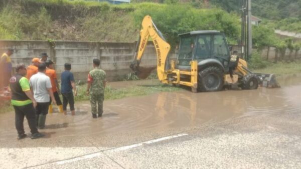 Wali Kota Eva Dwiana Gerak Cepat Tangani Genangan di Jalan Soekarno-Hatta
