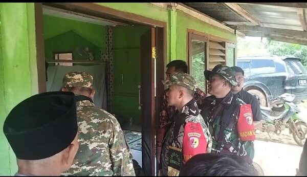 Dansatgas TMMD ke-128 Bersama Bupati Sarolangun Tinjau Masjid Nurul Huda di Desa Seko Besar Yang Bakal Direnovasi