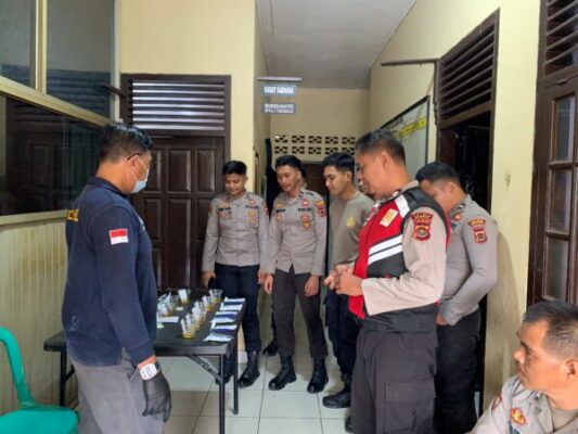 Wakapolres Merangin Pimpin Cek Urine Mendadak, Pastikan Personil Bebas Dari Narkoba