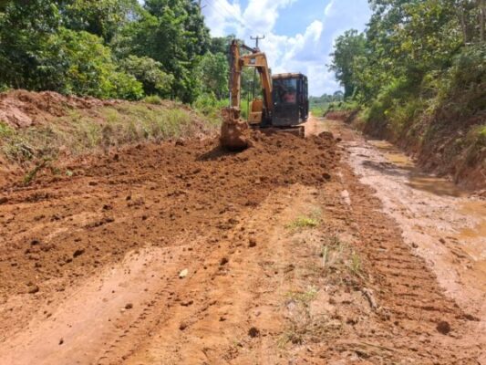 Tahap Demi Tahap, Satgas TMMD Lakukan Perbaikan Jalan Menuju Desa Seko Besar