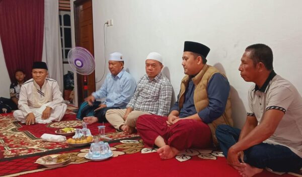 Bupati H M Syukur Bersama Gubernur H Al Haris Berduka     · Takziah ke Rumah Duka Almarhumah Kopriani di Dusun Bangko
