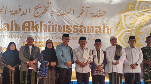 Wabup A. Khafidh Hadiri Wisuda 33 Santri Ponpes Fahimul Qur’an Desa Sungai Ulak