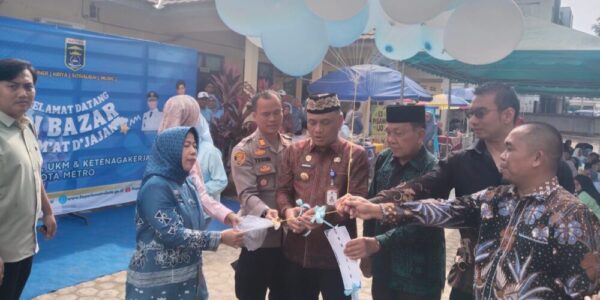 Bambang Launching Bazar Jumat D’jajan Metro Bahagia