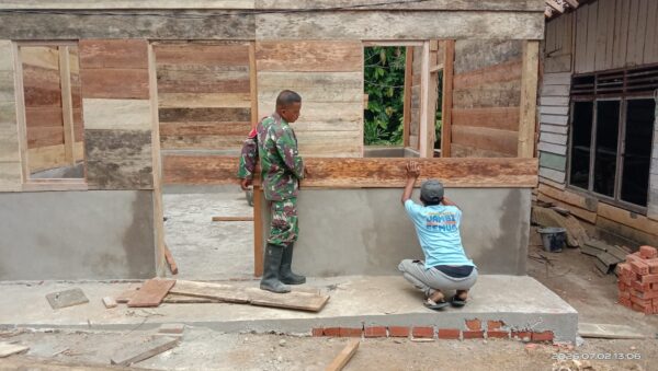 Karya Bakti Skala Besar Kodim 0420/Sarko, RTLH di Desa Bukit Murau Capai Progres 60 Persen