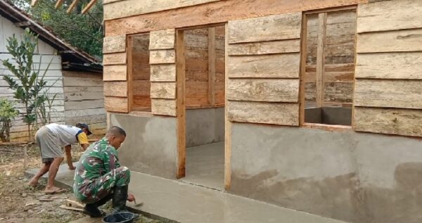 Semangat Babinsa dan Warga Tak Surut, Pembangunan RTLH di Bukit Murau Terus Berlanjut