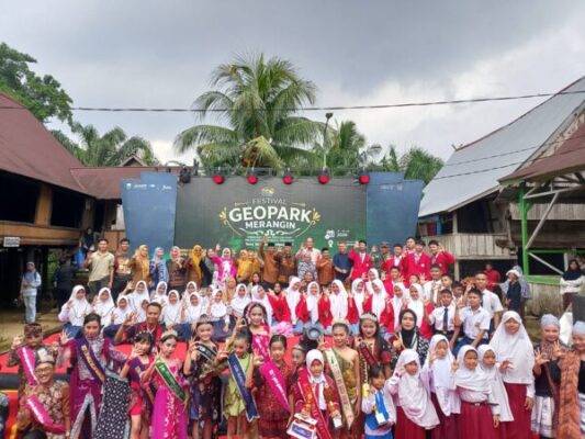 Pembukaan Festival Geopark Merangin Berlangsung Meriah, Wabup A. Khafidh Ajak Warga Jaga Warisan Budaya
