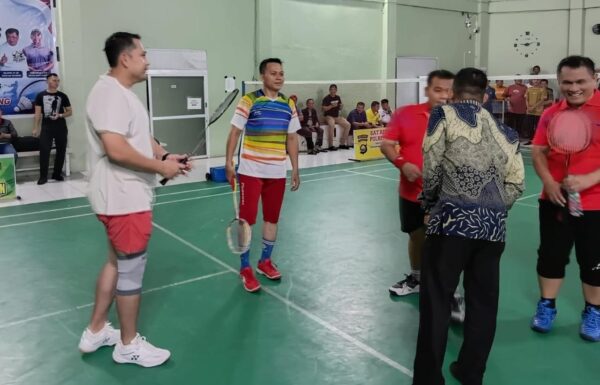 Ganda Bupati-Lurah Juara Pertama Bulutangkis HUT ke-81 RI