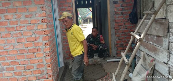 Gotong Royong TNI dan Warga, Kegiatan RTLH Pak Sianto di Desa Bukit Murau Terus Dikebut