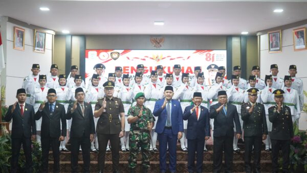 Bupati M. Syukur Kukuhkan 31 Anggota Paskibraka, Ini Nama dan Asal Sekolahnya
