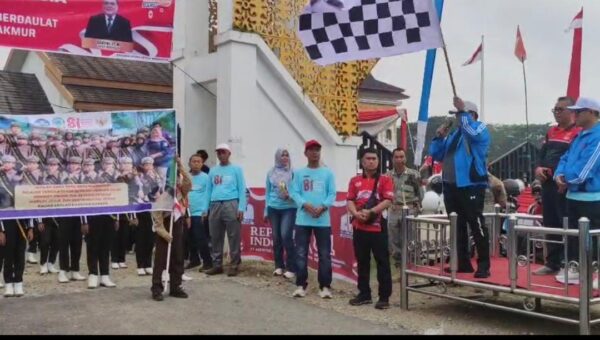 Meriah! Bupati M. Syukur Lepas Kemegahan Pawai Kemerdekaan, Polisi Cilik SLB Pembuka Barisan