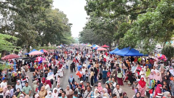 Membludak, 10 Ribu Lebih Pelajar Antusias Ikuti Pawai HUT ke-81 RI     · Masyarakat Merangin Tumplekblek di Sepanjang Jalan Rute Pawai