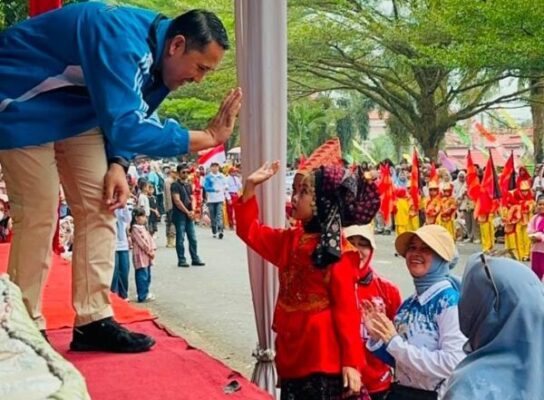 Pawai HUT ke-81 RI di Merangin Dimeriahkan Pengantin Cilik