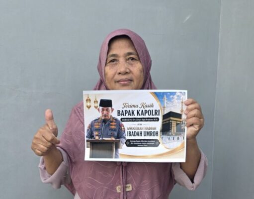 Kisah Haru Lansia Ibu Heni Jadi ART, Diberangkatkan Umroh Gratis Oleh Kapolri