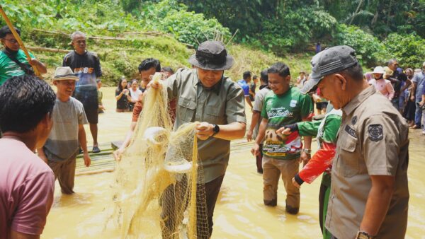 Bupati H M Syukur Didampingi Wabup Buka Lubuk Larangan Telun