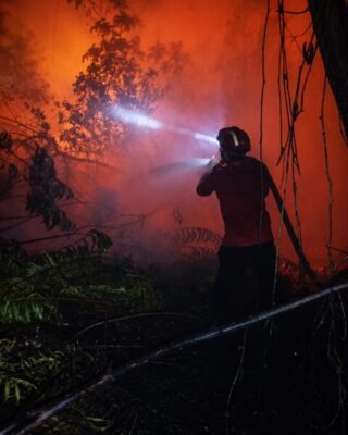 142 PERSONEL GABUNGAN DAN HELI WATER BOMBING PERKUAT PENANGANAN KARHUTLA HLG LONDERANG