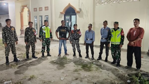 Cegah Gangguan Kamtibmas, Koramil 420-08/Tabir Gelar Patroli dan Komsos Malam Bersama Warga