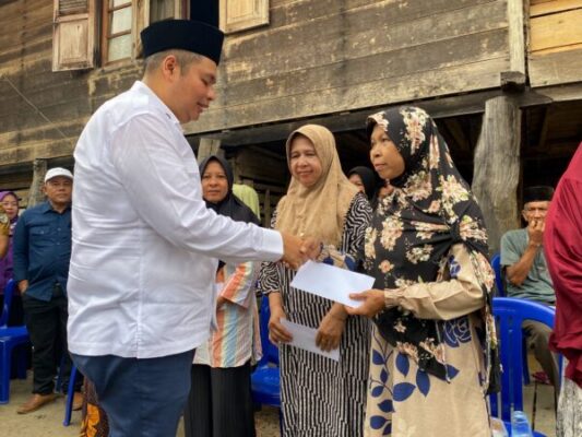 Ketua DPRD Kota Jambi Turun Langsung Bantu Korban Kebakaran di Tanjung Raden