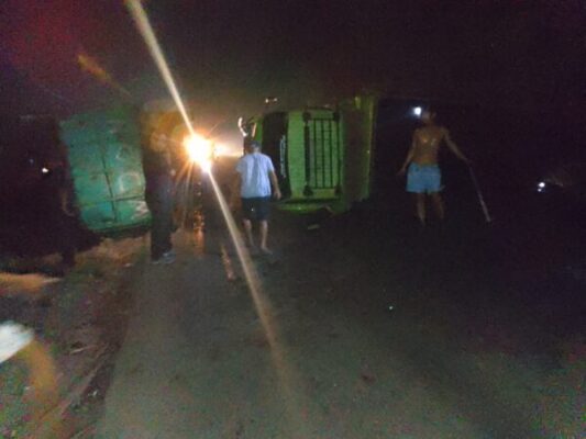 Dua Truk Terguling di Jalan Sarolangun–Muara Tembesi, Bupati Batang Hari dan Gubernur Jambi Diminta Jangan Diam