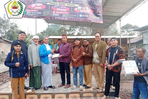 Pujakesuma Lampung Barat Salurkan Donasi untuk Korban Kebakaran Pekon Balak
