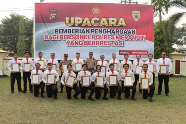 Kerja Nyata Polisi Bersama Masyarakat, Kapolres Merangin Beri Penghargaan Kepada 21 Personil Berprestasi