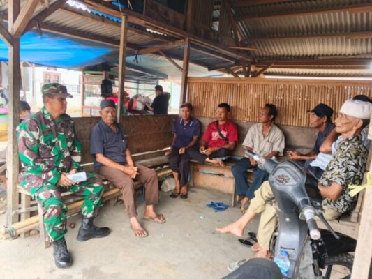 Pererat Kemanunggalan TNI dengan Rakyat, Babinsa Koramil 420-08/Tabir Komsos Bersama Warga Desa Kandang