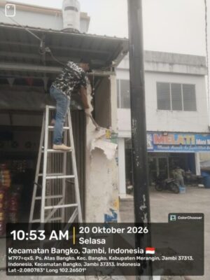 Toko Shaqil Berkat Lakukan Pembongkaran Mandiri Pasca Himbauan Pemkab Merangin