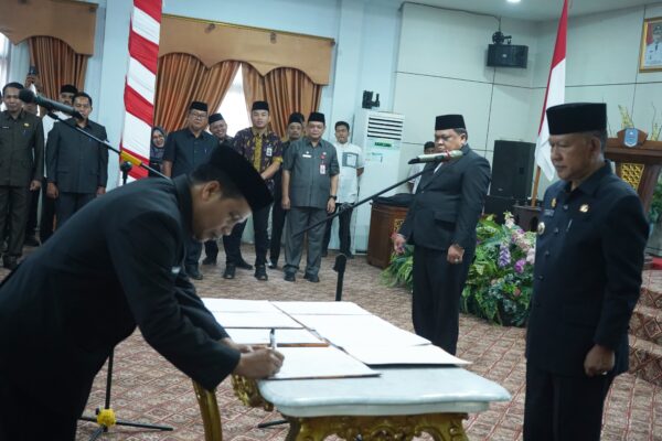 Pemkab Merangin Lantik 17 Kapus, 42 Pejabat dan Dewas PDAM, A. Khafidh: Jabatan Adalah Sarana Pengabdian 