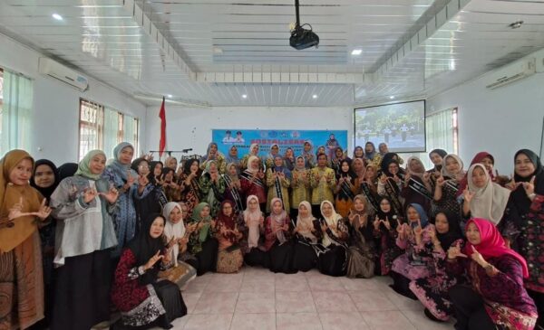 Hj Lavita Syukur Lantik Bunda PAUD Kecamatan     · Sekaligus Sosialisasi Tujuh Kebijakan AIH dan Wajib Belajar 13 Tahun