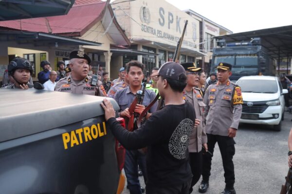 Kurang dari 24 Jam, Polres Merangin Amankan 8 Terduga Pelaku Penyerangan Mako Polres Merangin dan sita Senjata Api Rakitan