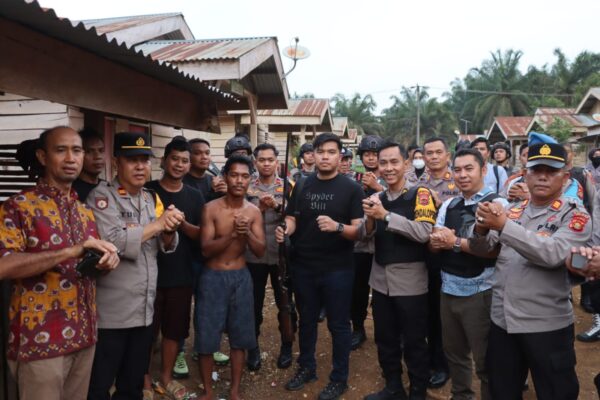 *Patroli Humanis Polres Merangin di Pemukiman Suku Anak Dalam, 3 Pucuk Senjata Diamankan, 2 Diserahkan Sukarela*