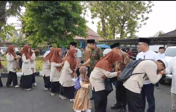 Targetkan Tiga Besar, Bupati M. Syukur Lepas 62 Kafilah MTQH ke-55 Tingkat Provinsi Jambi